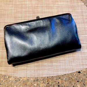 HOBO Clutch